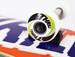 Thrill Komplett Skateboard Logo Orange -Stoppen. Gehen. Skateboard Geschäft. Thrill komplettboard logo detail wheels 1280x1280