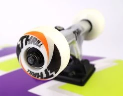 Thrill Komplett Skateboard Logo Lime -Stoppen. Gehen. Skateboard Geschäft. Thrill komplettboard logo lime detail wheel 1280x1280